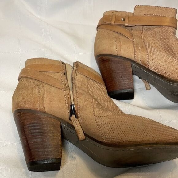 Dolce Vita Yuri Tan Suede Perforated Ankle Boots Booties Fall Sz 9 - Picture 12 of 12